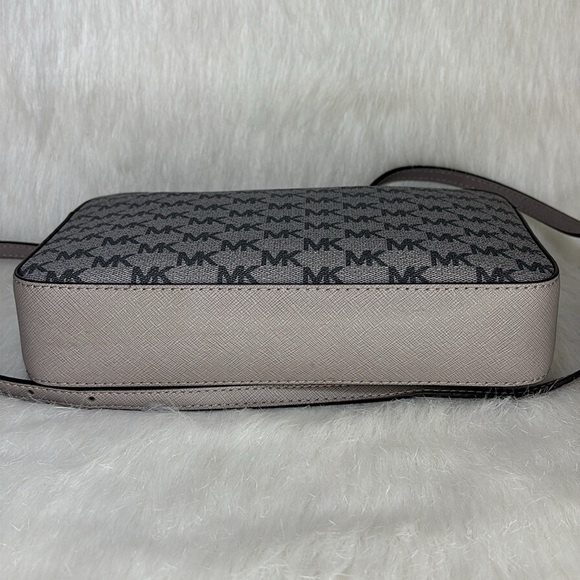 🔥🔥🔥Michael Kors Brown Crossbody Bag with Signature Style🔥🔥🔥 - Picture 14 of 14